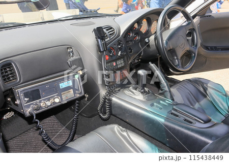 交通機動隊のパトカーの運転席　 115438449