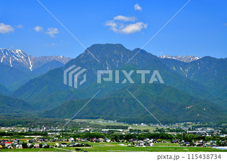 池田町より有明山方面を望む(長野県池田町)【2024.6】 池田町より有明山方面を望む(長野県池田町)【2024.6】 115438734