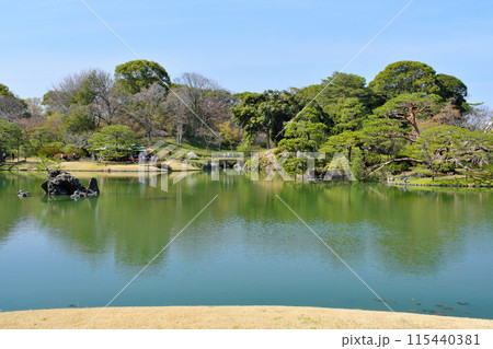 六義園の中の島と蓬莱島　東京都 115440381