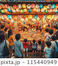 夏祭りの提灯を見る観光客 115440949
