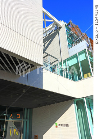 山梨県甲府市、山梨県立図書館の風景 山梨県甲府市、山梨県立図書館の風景 115441348