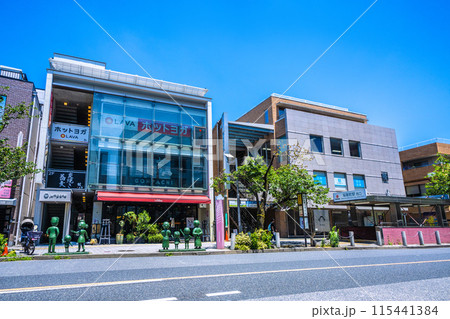 日本の東京都市景観 6月。東急電鉄　桜新町駅 西口などを望む 115441384