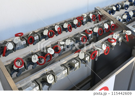 鍵付きの傘立て 115442609