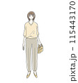 鞄を持つおしゃれな女性 115443170