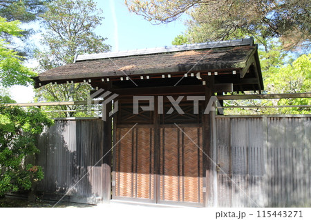 京都　修学院離宮　寿月観の門 115443271