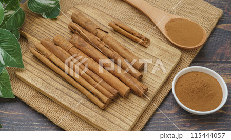 シナモン｜シナモンスティックとシナモンパウダー 115444057
