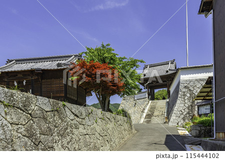 生口島 穀神社と万徳寺山門 広島県尾道市 生口島 穀神社と万徳寺山門 広島県尾道市 115444102