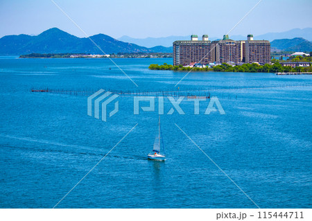 【びわ湖風景】琵琶湖大橋からのマリンブルーの眺め 【びわ湖風景】琵琶湖大橋からのマリンブルーの眺め 115444711