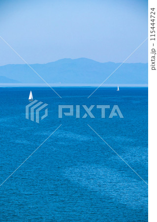 【びわ湖風景】琵琶湖大橋からのマリンブルーの眺め 115444724