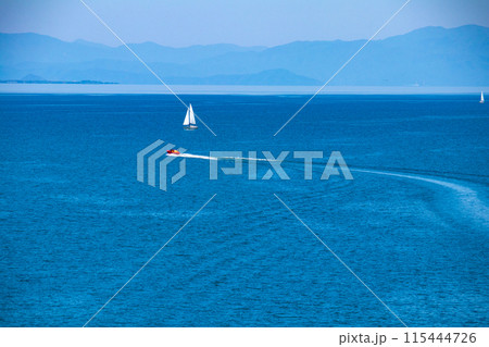 【びわ湖風景】琵琶湖大橋からのマリンブルーの眺め 115444726