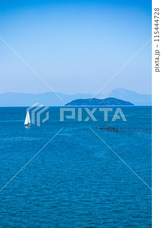 【びわ湖風景】琵琶湖大橋からのマリンブルーの眺め 【びわ湖風景】琵琶湖大橋からのマリンブルーの眺め 115444728