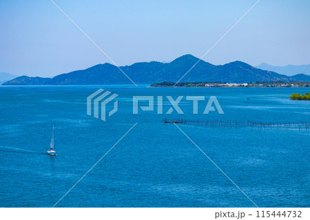 【びわ湖風景】琵琶湖大橋からのマリンブルーの眺め 115444732