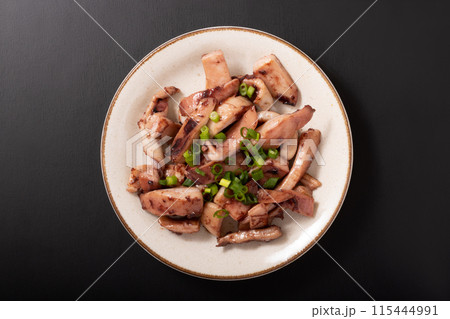 ［中国産］アメリカオオアカイカ　耳　バター醤油炒め 115444991