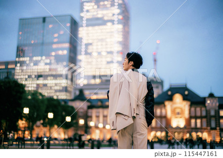 東京駅前撮り新郎一人 東京駅前撮り新郎一人 115447161