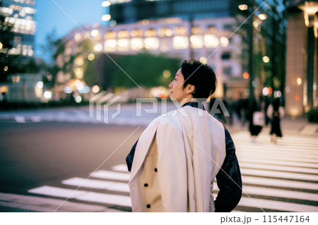 東京駅前撮り新郎一人 東京駅前撮り新郎一人 115447164