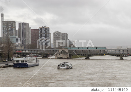 Sailing along the Pont de Bir Hakeim bridge on the River Seine. Sailing along the Pont de Bir Hakeim bridge on the River Seine. 115449149