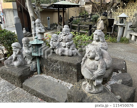 目黒区のお寺、大圓寺の七福神の石像です。 115450076