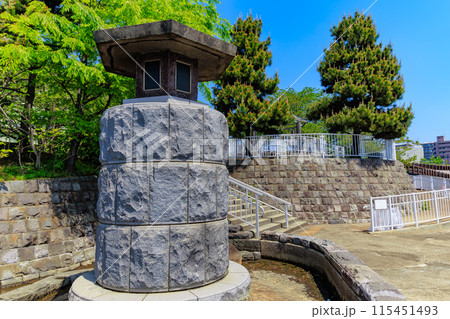 東京　江東区　晴海運河に浮かぶ 中の島公園 115451493