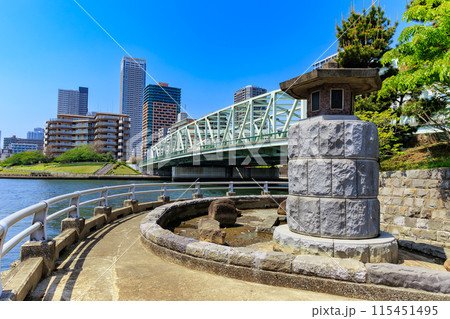 東京　江東区　晴海運河に浮かぶ 中の島公園 115451495