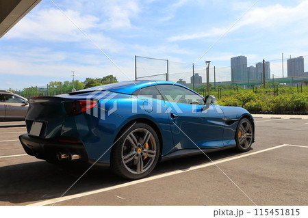 駐車場のスポーツカー イメージ 駐車場のスポーツカー イメージ 115451815