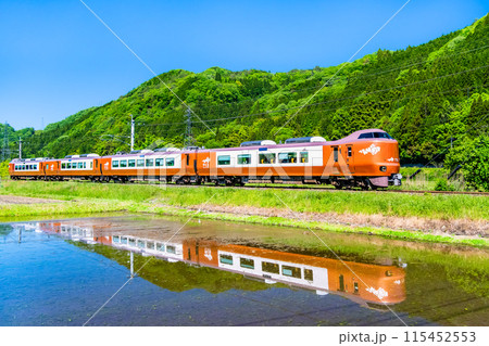 伯備線 特急やくも 新緑の水田を走る273系(根雨-黒坂) 伯備線 特急やくも 新緑の水田を走る273系(根雨-黒坂) 115452553