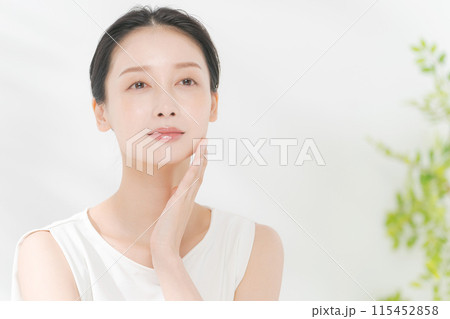 若い女性のビューティーイメージ 115452858