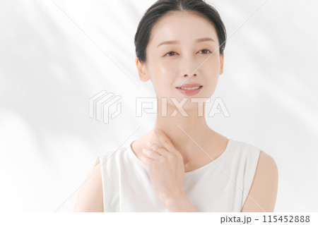 若い女性のビューティーイメージ 115452888