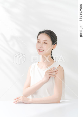 若い女性のビューティーイメージ 115452960