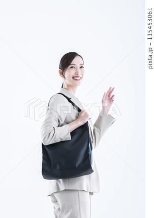 スーツを着た女性のポートレート スーツを着た女性のポートレート 115453061