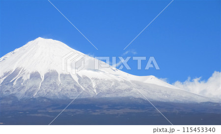 静岡県富士市から撮影した富士山（昼間） 115453340