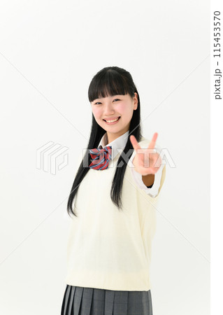 女子高生　ポートレート　ピース 115453570