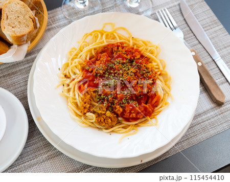 Spaghetti bolognese seasoned with aromatic dried herbs Spaghetti bolognese seasoned with aromatic dried herbs 115454410
