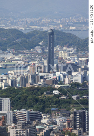 火の山公園から見る下関港、海峡ゆめタワー、彦島、関門海峡、北九州市小倉付近 115455120