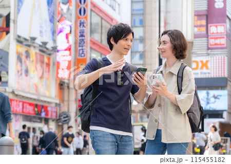 東京を旅行する外国人観光客のカップル（インバウンド） 115455182
