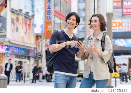 東京を旅行する外国人観光客のカップル（インバウンド） 115455183