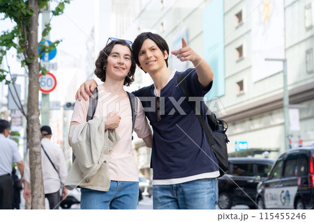 東京を旅行する外国人観光客のカップル（インバウンド） 115455246