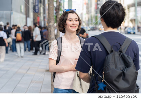 東京を旅行する外国人観光客のカップル(インバウンド) 東京を旅行する外国人観光客のカップル(インバウンド) 115455250