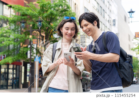 東京を旅行する外国人観光客のカップル（インバウンド） 115455254