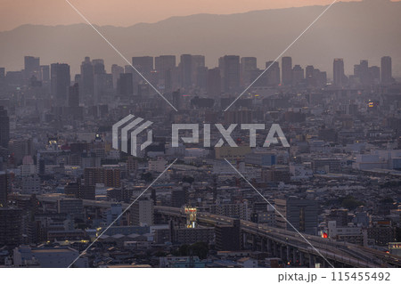 大阪 枚岡公園から望む大阪平野 日没後 大阪 枚岡公園から望む大阪平野 日没後 115455492