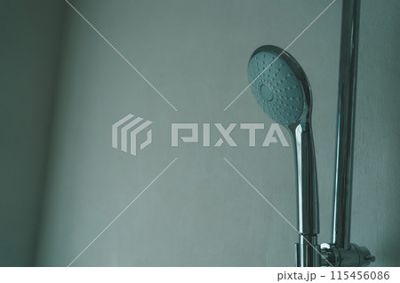 お風呂のシャワーヘッド 115456086