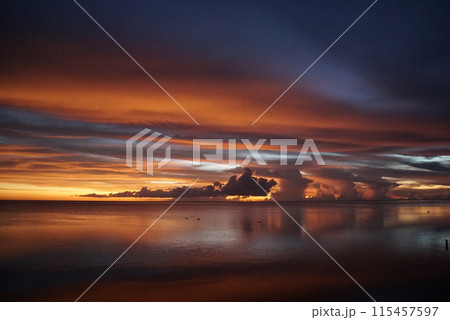 モーレア島の夕焼け モーレア島の夕焼け 115457597