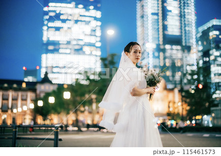 夜の東京駅と花嫁 115461573