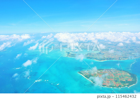 沖縄 宮古島 青空と青い海の空撮 沖縄 宮古島 青空と青い海の空撮 115462432
