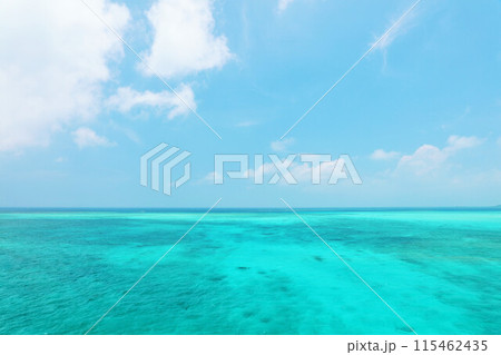 沖縄 宮古島 夏の青空と海 沖縄 宮古島 夏の青空と海 115462435