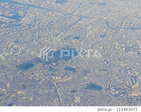 飛行機から見た仁徳天皇陵（大山古墳）など百舌鳥古墳群 115463071