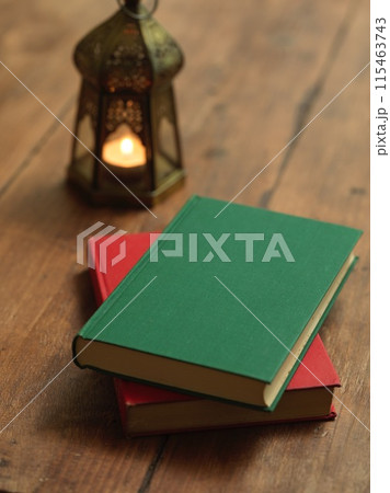 読書イメージ　キャンドルの灯り 115463743