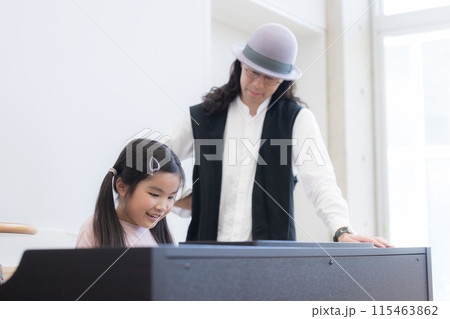 子供のピアノ教室とピアノの先生 115463862