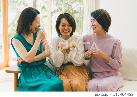 a forty-something woman 115464452