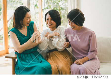 a forty-something woman 115464453