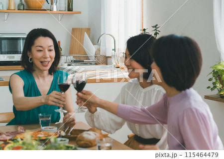 a forty-something woman 115464479